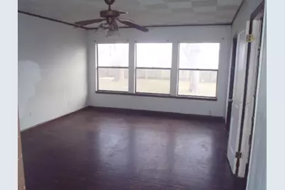 901 E Central Avenue, Nixon, TX 78140 - Photo 23