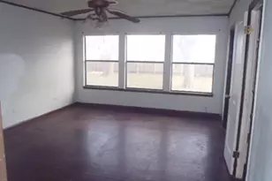 901 E Central Ave, Nixon, TX 78140 - Photo 23