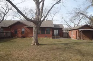 901 E Central Ave, Nixon, TX 78140 - Photo 9