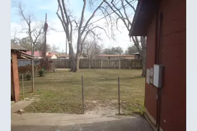 901 E Central Avenue, Nixon, TX 78140 - Photo 11