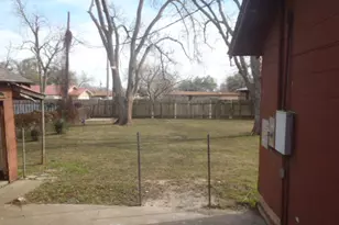 901 E Central Ave, Nixon, TX 78140 - Photo 11