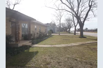 901 E Central Avenue, Nixon, TX 78140 - Photo 3