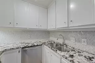 2404 McCall Rd, Austin, TX 78703 - Photo 9