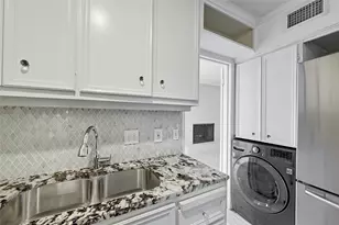 2404 McCall Rd, Austin, TX 78703 - Photo 11