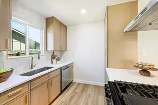 1306 Green Downs Dr, Round Rock, TX 78664 - Photo 9