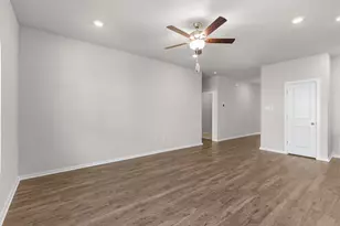 173 Sleep Holw, Jarrell, TX 76537 - Photo 19