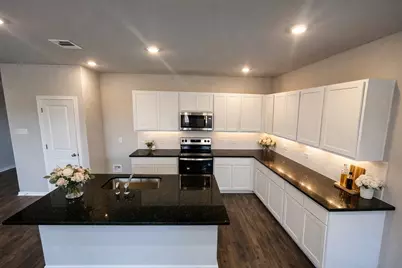 173 Sleep Hollow, Jarrell, TX 76537 - Photo 3