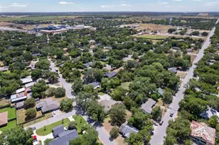 705 Campbell St, Lockhart, TX 78644 - Photo 23