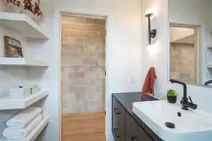 700 Denson Dr, Austin, TX 78752 - Photo 9