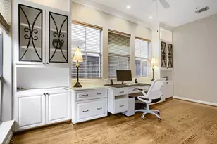 4147 E Northampton Pl, Houston, TX 77098 - Photo 21