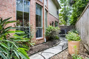 4147 E Northampton Pl, Houston, TX 77098 - Photo 37