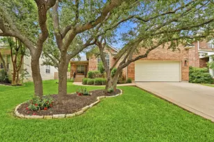 12909 Majestic Oaks Dr, Austin, TX 78732 - Photo 3