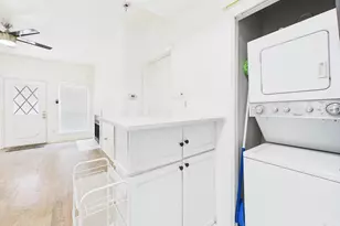 806 W 24th St, Austin, TX 78705 - Photo 5