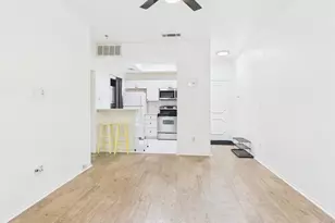 806 W 24th St, Austin, TX 78705 - Photo 1