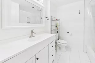 806 W 24th St, Austin, TX 78705 - Photo 11