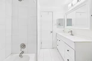 806 W 24th St, Austin, TX 78705 - Photo 13