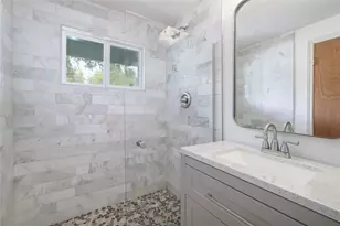 1818 Vance Cir, Austin, TX 78701 - Photo 23