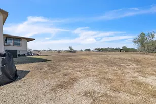 401 High Ridge Meadows Dr, Gonzales, TX 78629 - Photo 27