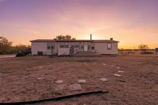 401 High Ridge Meadows Dr, Gonzales, TX 78629 - Photo 3