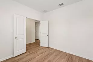 128 Maple Hedge Rd, Hutto, TX 78634 - Photo 5