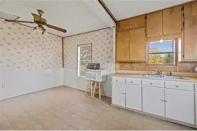 211 S 7th Street, Jarrell, TX 76537 - Photo 11