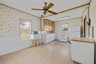 211 S 7th St, Jarrell, TX 76537 - Photo 9