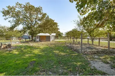 211 S 7th Street, Jarrell, TX 76537 - Photo 25