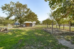 211 S 7th St, Jarrell, TX 76537 - Photo 25