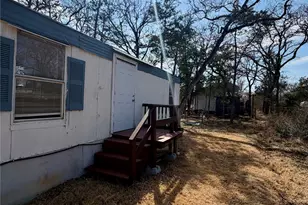 109 Seminole Dr, Smithville, TX 78957 - Photo 15