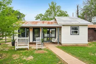 801 1/2 Bishop St, Smithville, TX 78957 - Photo 1