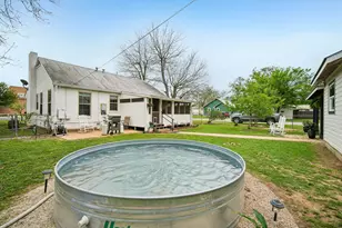 801 1/2 Bishop St, Smithville, TX 78957 - Photo 5