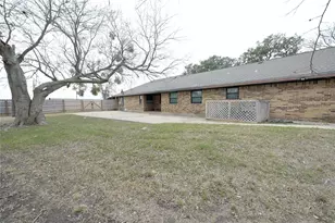 2106 S Colorado St, Lockhart, TX 78644 - Photo 23