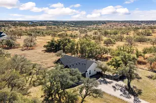 990 Axis Cir, Fredericksburg, TX 78624 - Photo 3