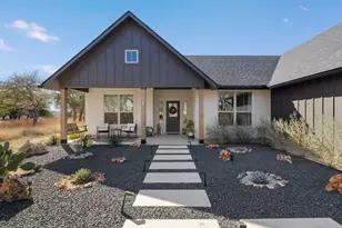 990 Axis Cir, Fredericksburg, TX 78624 - Photo 5