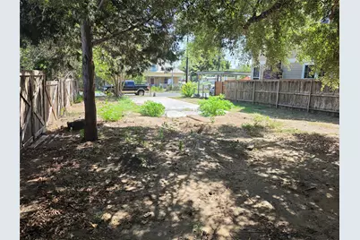 102 E Alamo Street, Elgin, TX 78621 - Photo 5