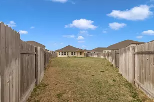 405 Grasslands Trl, Hutto, TX 78634 - Photo 37
