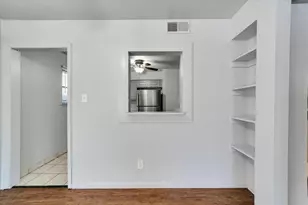 1130 Bois D'Arc St, Lockhart, TX 78644 - Photo 5
