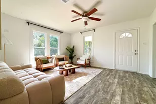 302 E Brenham St, Elgin, TX 78621 - Photo 7