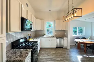302 E Brenham St, Elgin, TX 78621 - Photo 9