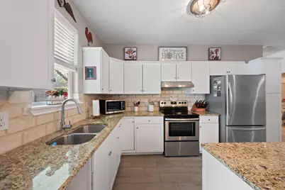 1131 E Fannin Street, Luling, TX 78648 - Photo 7