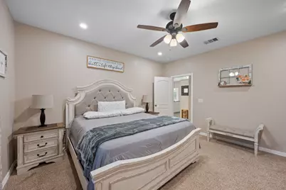 1131 E Fannin Street, Luling, TX 78648 - Photo 15