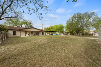 1131 E Fannin Street, Luling, TX 78648 - Photo 25