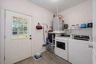 1131 E Fannin St, Luling, TX 78648 - Photo 21