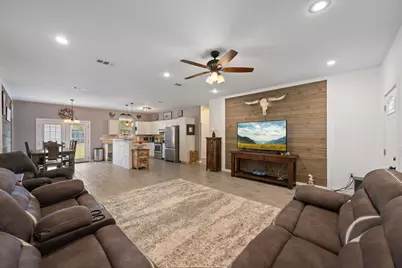 1131 E Fannin Street, Luling, TX 78648 - Photo 11