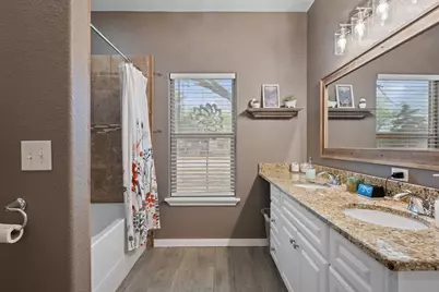 1131 E Fannin Street, Luling, TX 78648 - Photo 17