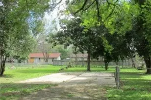 302 Linda Dr, San Marcos, TX 78666 - Photo 1