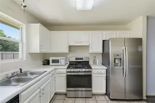 310 Raintree Dr, Georgetown, TX 78626 - Photo 5