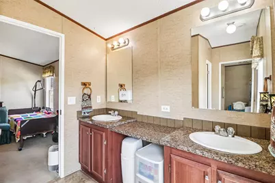 716 W County Road 109 Road, Leesville, TX 78122 - Photo 17