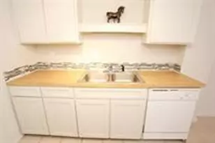 1800 Lavaca St, Austin, TX 78701 - Photo 9