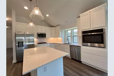 577 Elm Green Street, Hutto, TX 78634 - Photo 9